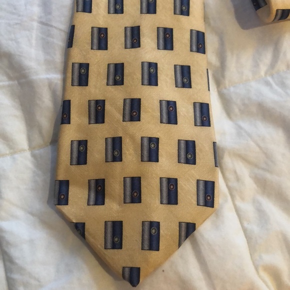 3/$20 or 5 for $25 Bundle Sale❗️Albert Nipon Imported Silk Tie❗️ - Picture 4 of 4